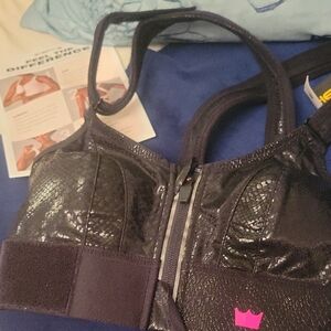 Shimmering Black Sports Bra